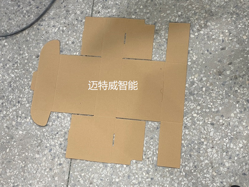 全自動異型盒飛機(jī)盒折盒成型機(jī)